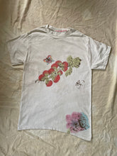 Load image into Gallery viewer, size S trippy garden scene tee